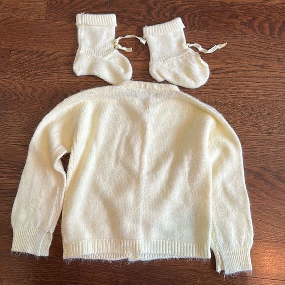 Vintage baby girl yellow cardigan sweater with matching knit booties - Picture 7 of 7